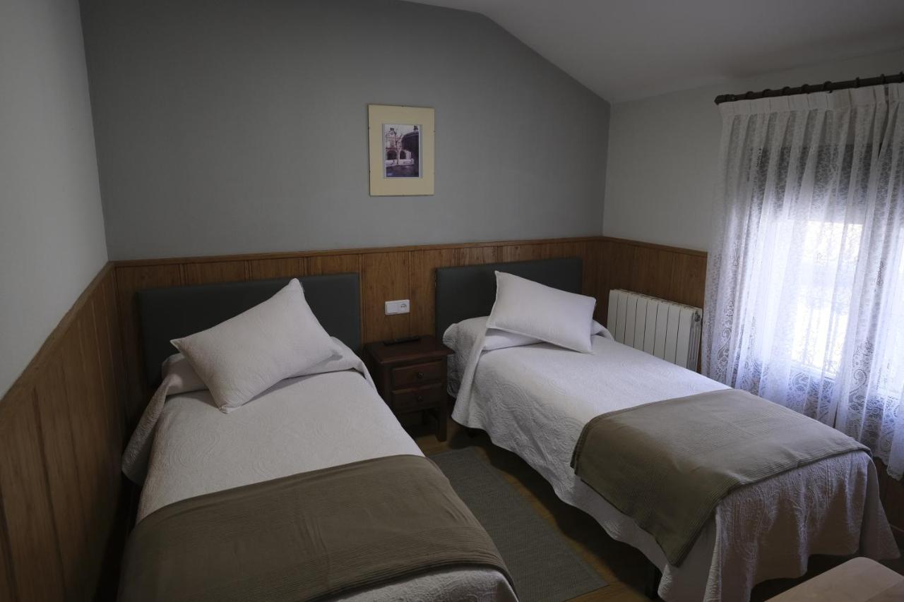 Hostal Restaurante Goya Piedrahita  Exteriör bild